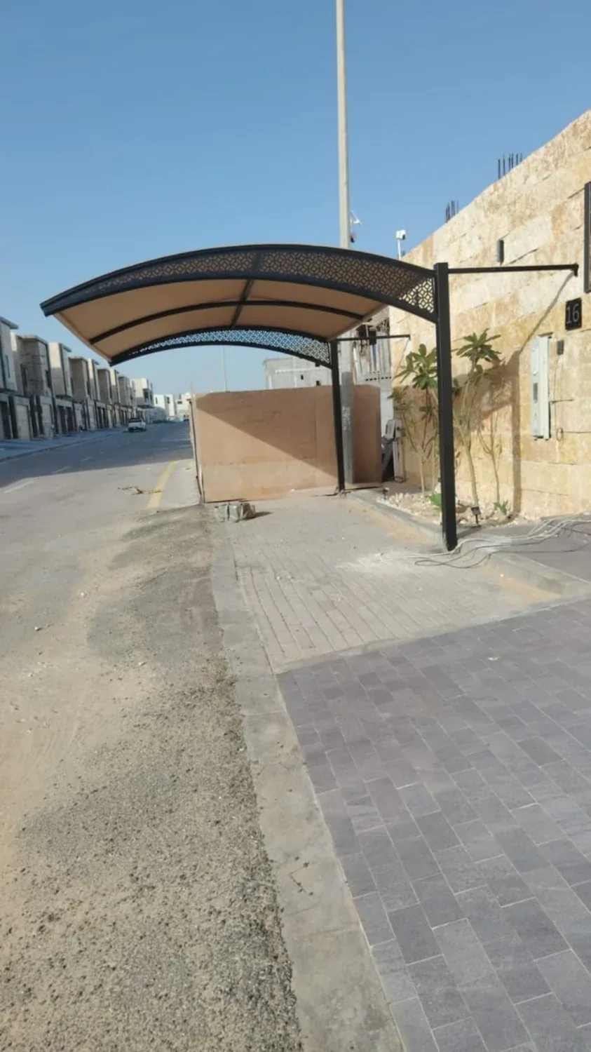مظلات السيارات